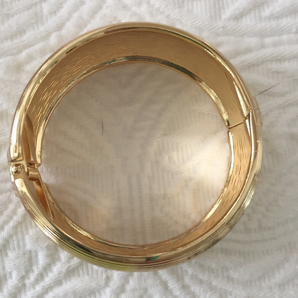 Gold hinged bangle - Picture 5 of 5